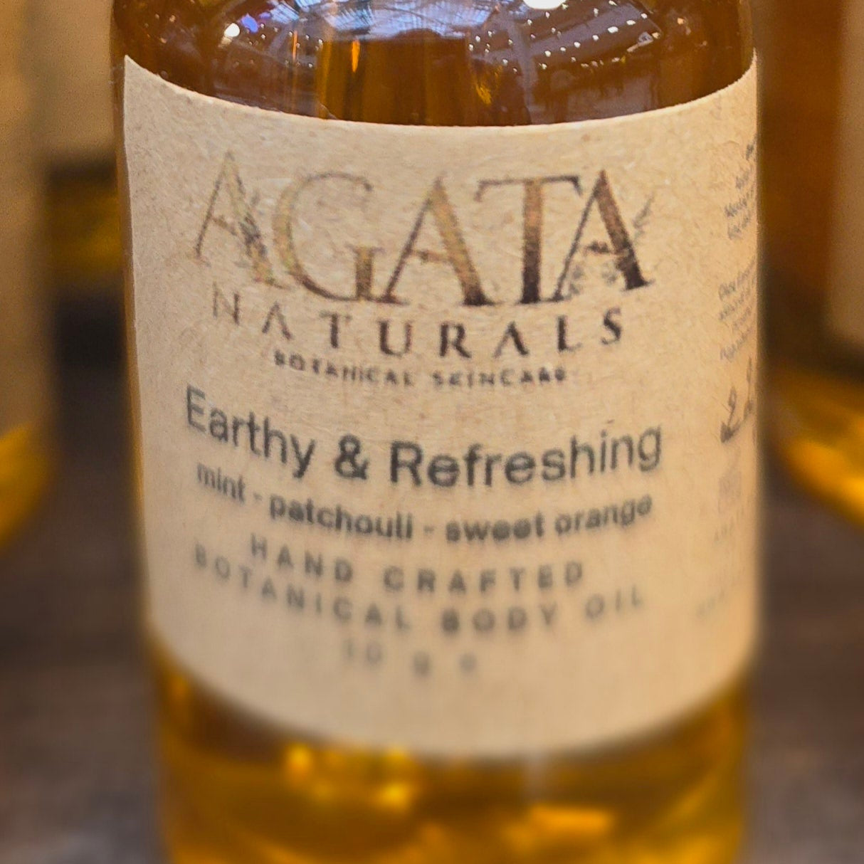 “Invigorating mint-infused body oil with patchouli and sweet orange”
“Natural earthy citrus body oil for hydration and refreshment”